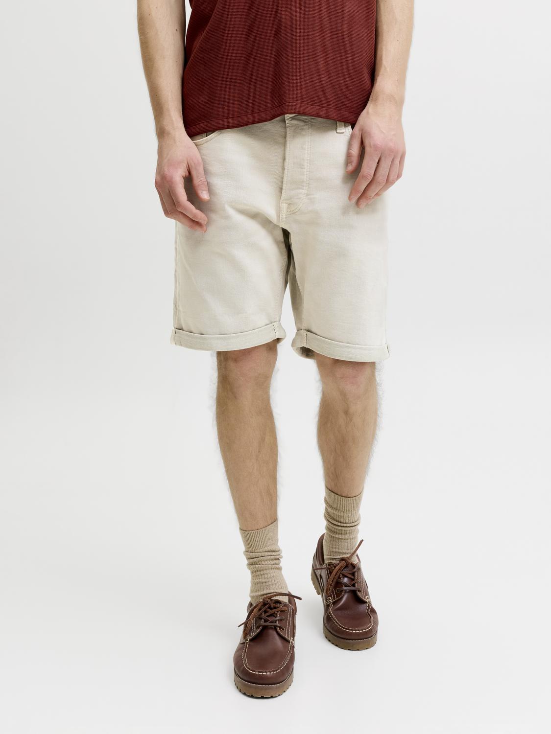 model_shot-front